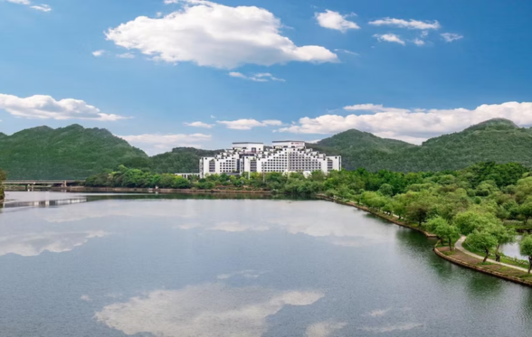 Crowne Plaza Yucheng or Similar