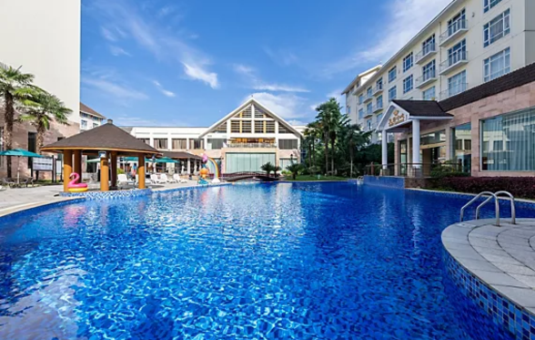 Pullman Zhangjiajie or Similar