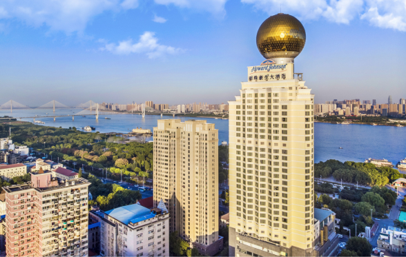 Howard Johnson by Wyndham Pearl Plaza Wuhan or Similar